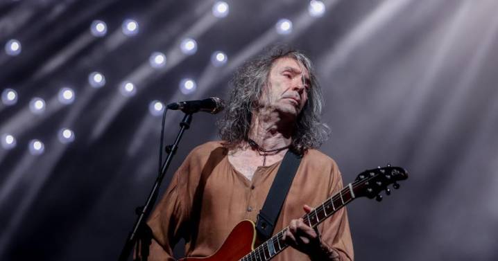 Muere a los 63 años Robe Iniesta, líder del grupo Extremoduro y nombre esencial de la música española