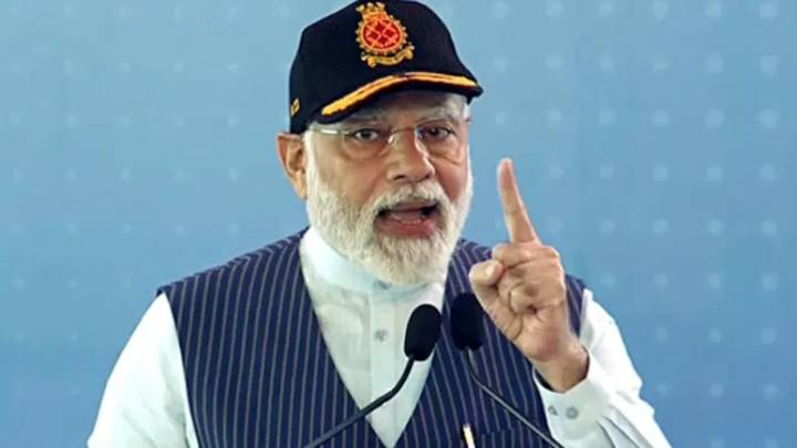 PM Praises Navy’s Courage and Modernisation Drive on Navy Day