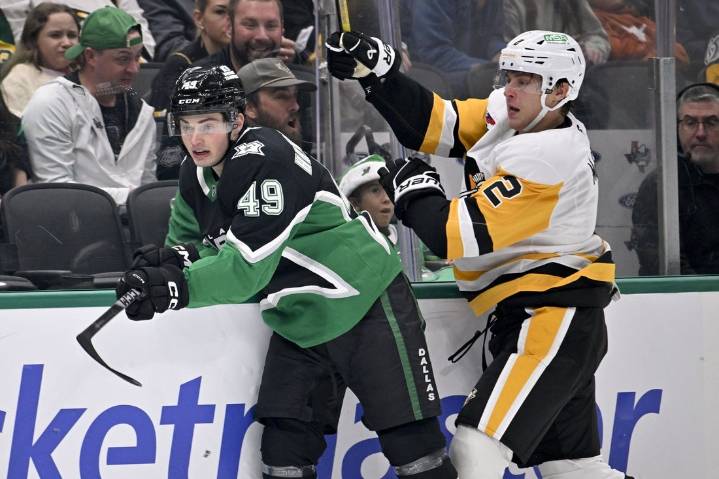 Deadspin | Stars come on late, top Penguins in shootout