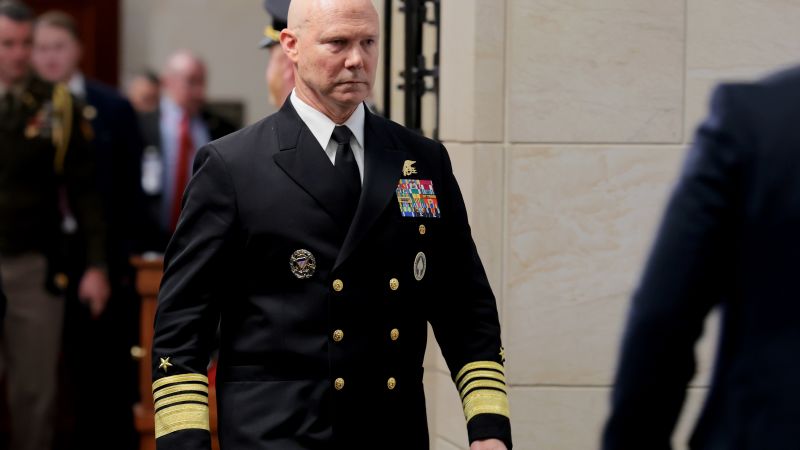 Almirante Frank Bradley declara ante el Congreso sobre ataque a embarcación en el Caribe