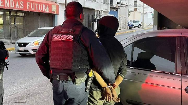 Hombre ingresa a ambulancia y causa daños por 30 mil pesos