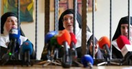 Dos monjas españolas detenidas por presuntamente vender obras de la Iglesia