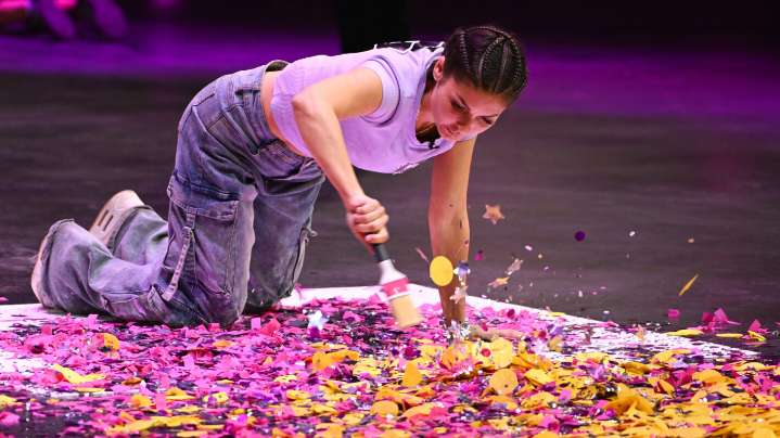 Erin Andrews Teases '99 to Beat's 'Tense' Finale — Watch Exclusive Sneak Peek