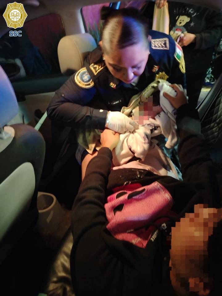 Policías de la SSC “traen al mundo” a bebecita