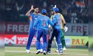 India pacers run riot as South Africa bowled out for 117; hosts take 2