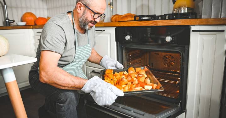 Man praised for refusing to cater Christmas dinner to sister's 'picky' teenagers