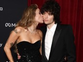 Él es Maxx Morando, novio de Miley Cyrus y músico, que estaría comprometido con la cantante