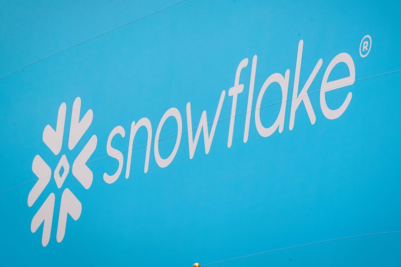 Snowflake tumbles on slower quarterly product revenue growth forecast