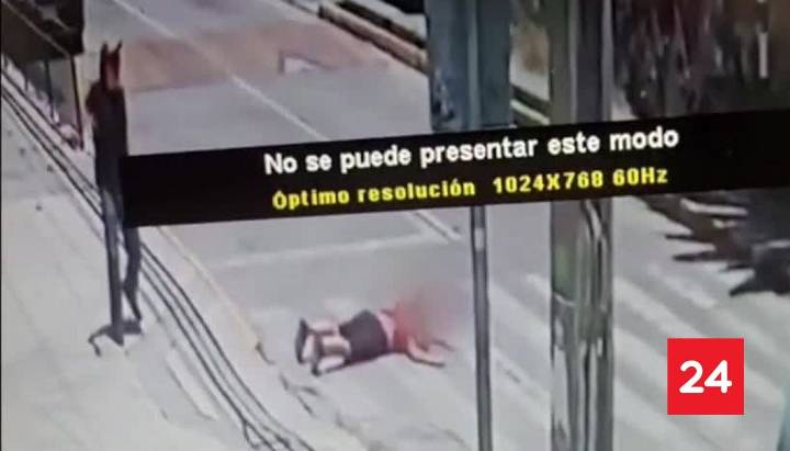 Brutal asalto en Valparaíso: delincuentes roban celular de turista de 50 años y la arrastran por la calle