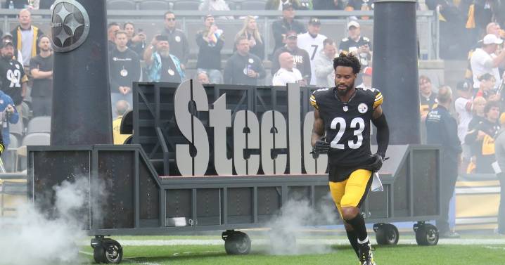 Eagles notes: Darius Slay, a likely change at safety, Jalen Hurts' leadership shows up in 'Hard Knocks'