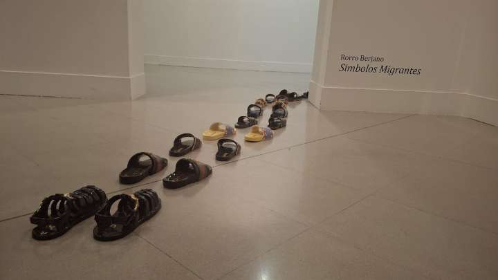 Rorro Berjano explora en el MEIAC de Badajoz los logotipos como las 'nuevas deidades' de la sociedad