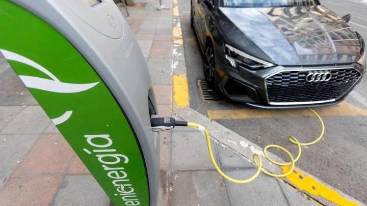 Alicante espera instalar más de 40 puntos de recarga para vehículos en la vía pública en 2026