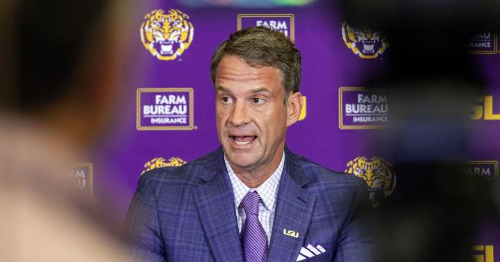 LSU football’s top two recruits are reportedly waiting to sign. Here are the details.
