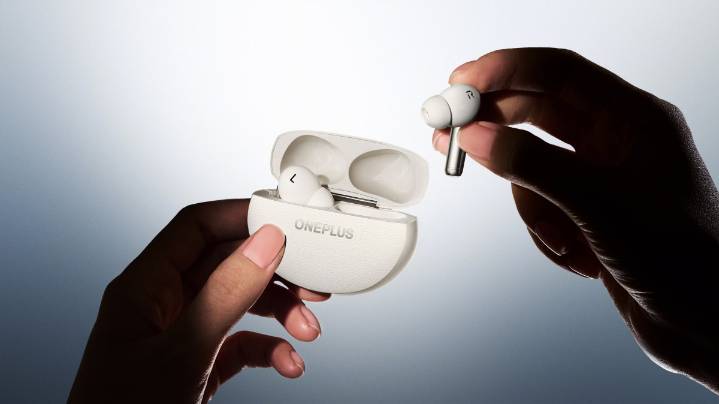 OnePlus tiene una función secreta para cuidar tu cuello mientras usas sus audífonos