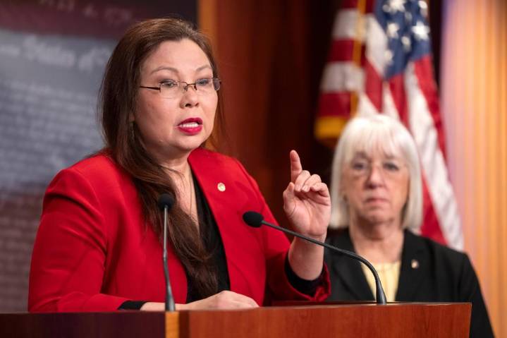 Duckworth: Excluding most air traffic controllers from bonuses is 'counterproductive'