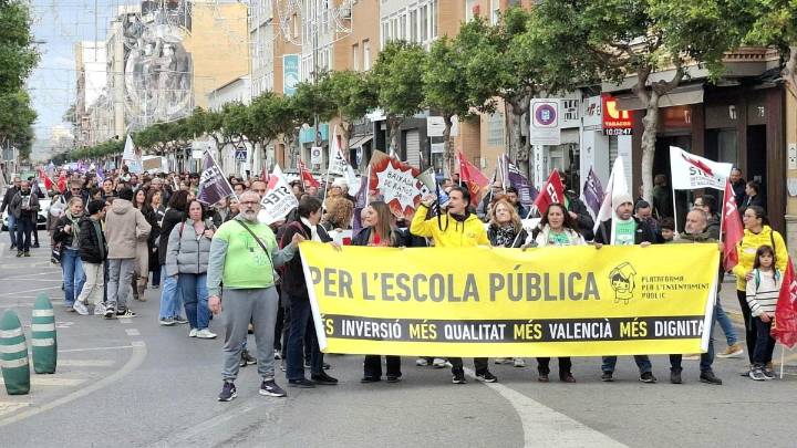 “En las aulas ya no se puede trabajar”: docentes valencianos se plantean la huega indefinida