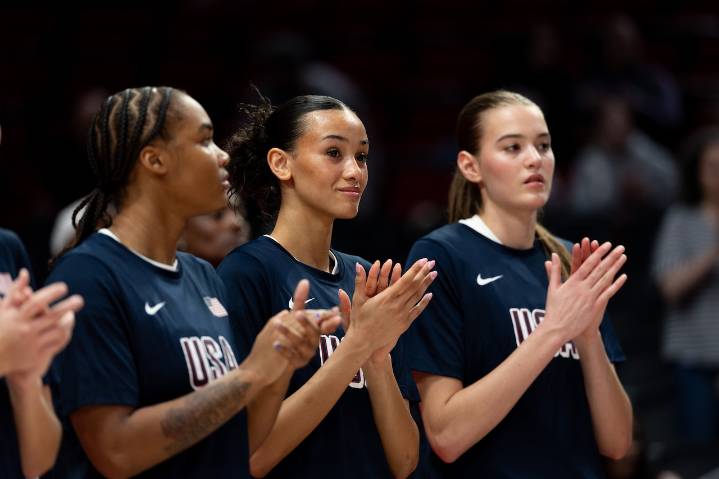 UConn's legendary coach Geno Auriemma just called this former Oregon high schooler the ‘best freshman in the country’