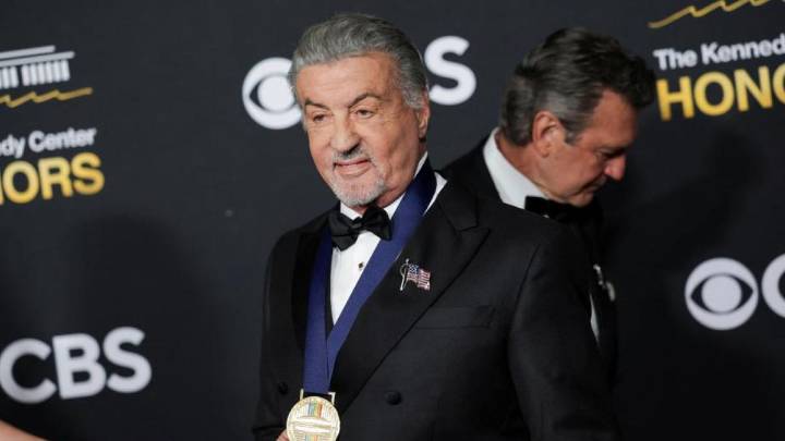 Sylvester Stallone evidencia sus secuelas físicas durante un homenaje de Trump