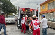 Hombre cae de andamio y sufre lesión en un ojo en la colonia Fundadores