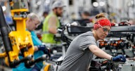 Manufacturas se debilitan en EU, Europa y Asia por menor demanda y aranceles