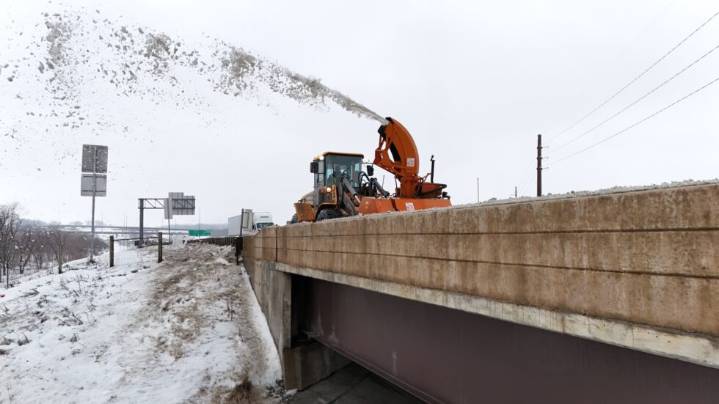 Near-hurricane force winds today, more snow for Iowa tomorrow