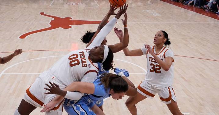 Lee and Booker lead No. 2 Texas past No. 11 North Carolina 79