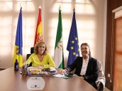 La delegada de Salud visita San Juan de Aznalfarache en su primera reunión oficial