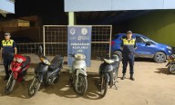 Un operativo de control nocturno en Aguilares sorprendió a varios motociclistas que circulaban en rodados sin documentación