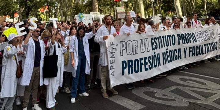 Médicos de Madrid convocan cuatro días de huelga para exigir un Estatuto propio y el fin de la precariedad