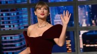 Taylor Swift Declares Her Colors for the Holiday Season
