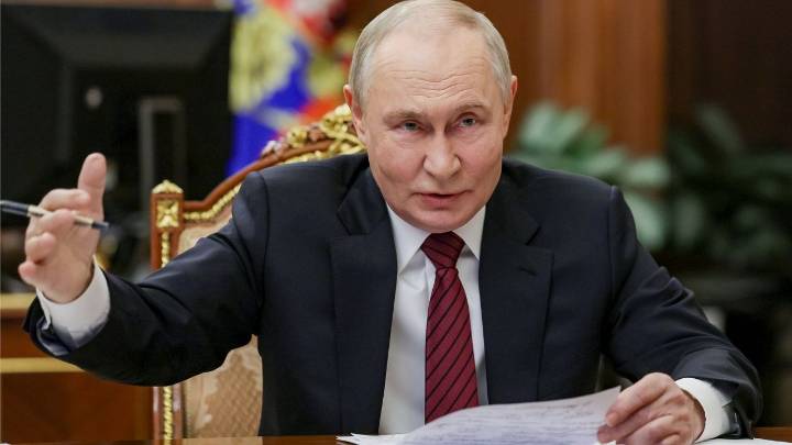 Kremlin official says Russian police and National Guard to stay in Ukraine's Donbas even after peace