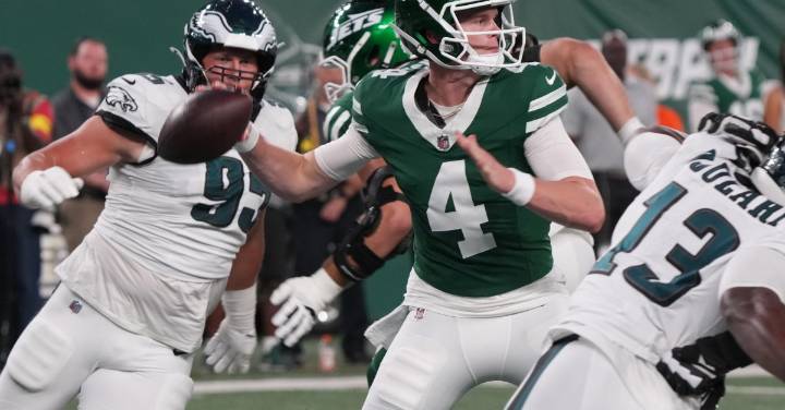 Jets fans are ready for Brady Cook to cook