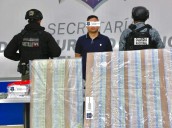 En dos distintos hechos, arrestan a tres sujetos con armas, droga y 300 mil pesos en efectivo