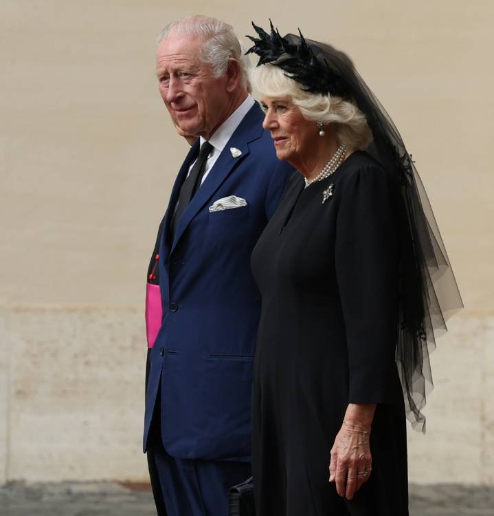 Cele|bitchy | Kay: The royals think King Charles made a mistake by punishing Andrew