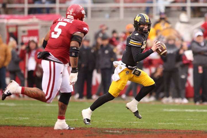 Deadspin | Missouri rushes for 322 yards in win over Arkansas