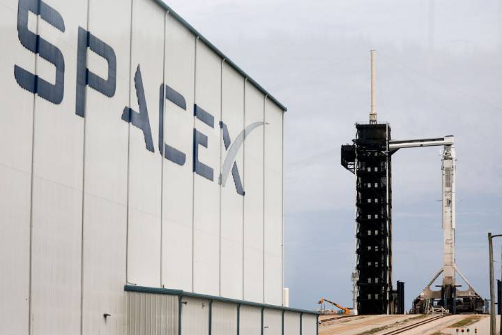 SpaceX Plans Record-Breaking Public Offering, Raising Billions for Starlink Expansion