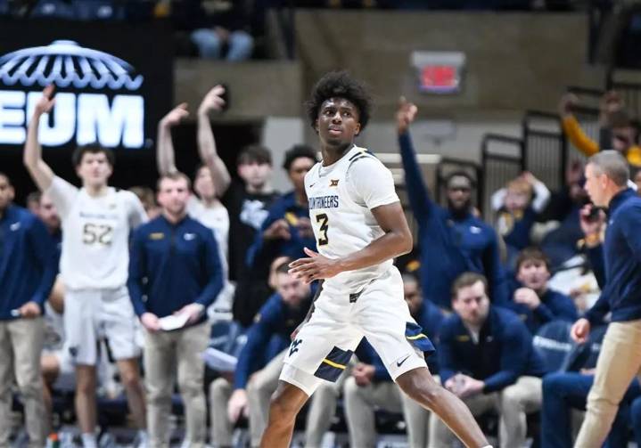 West Virginia basketball cruises past Coppin State