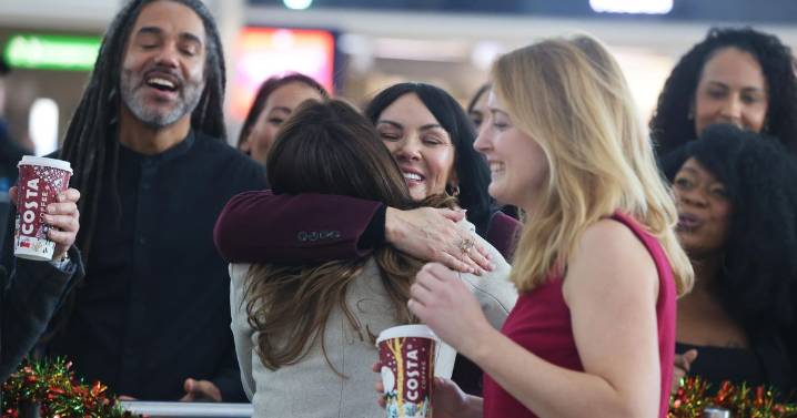 Love Actually star pays tribute to move with heartwarming airport reunion