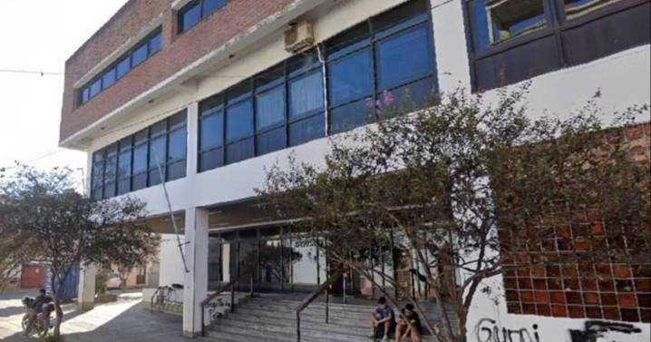 Deberán indemnizar a una policía víctima de abuso