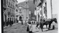 La mirada de Ruth M. Anderson sobre Cangas del Narcea en 1925 se recoge en un libro: casi un centenar de fotografías de la villa, una feria, escenas cotidianas, paisajes de viñedos y una colección de 