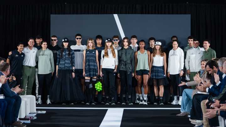 Un desfile de modelos sorprende en la Copa del Maestros del pádel