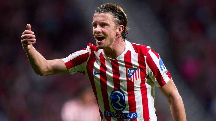 Transfer rumors, news: Man United lead race for Gallagher