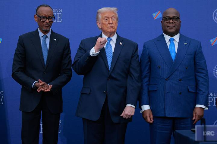 ‘Dirty Diaper': Trump’s Big Announcement Blows Up After Fans Catch African World Leader Lifting His Lips Up to His Nose 'Holding His Breath'