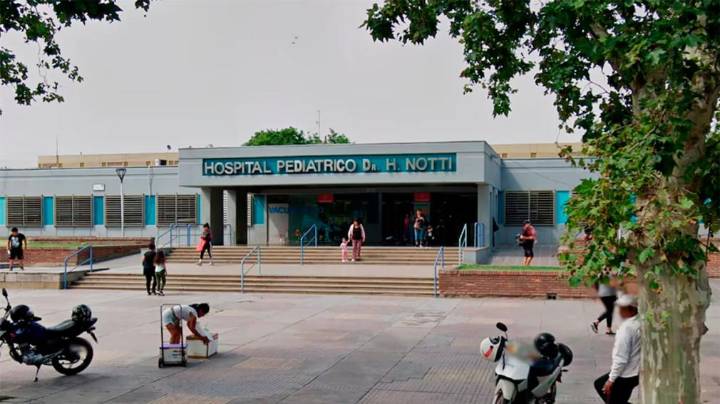 Mendoza: un niño de 2 años fue atropellado por su padre al hacer marcha atrás con la camioneta