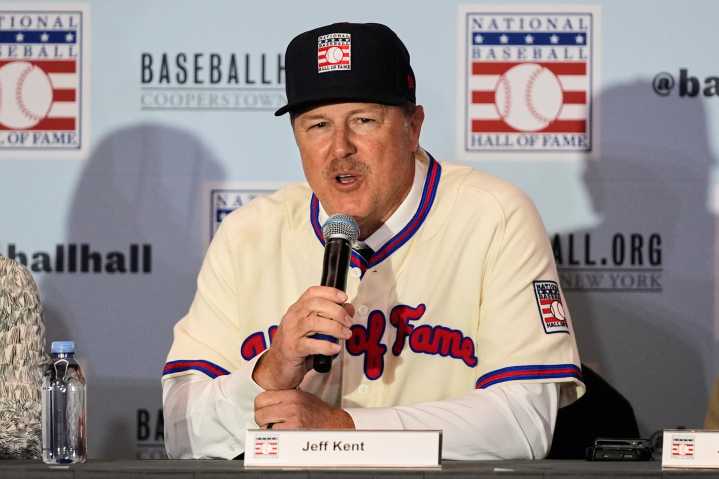 Jeff Kent elected to baseball Hall of Fame, which again keeps doors shut for Bonds and Clemens
