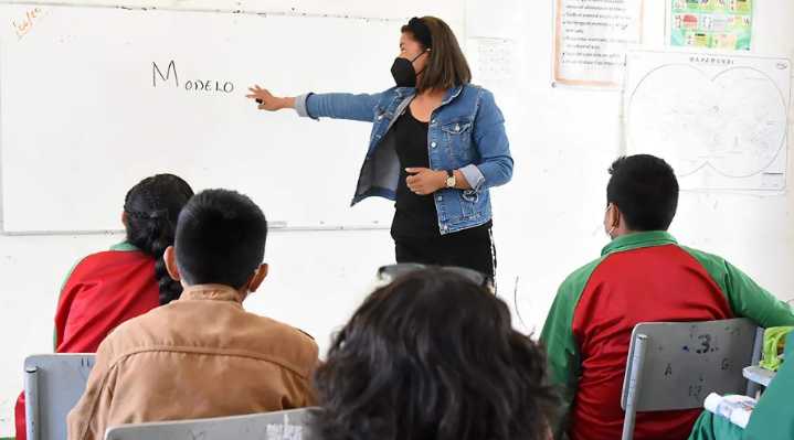 Tlaxcala premia a maestros con 30 años de experiencia: ¡más de 66 mil pesos en reconocimiento!