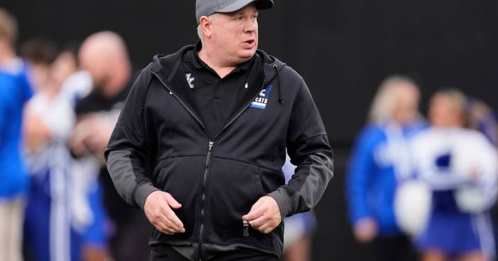 Report: University of Kentucky expected to fire Coach Stoops after 13 seasons