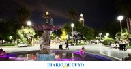 La Plaza 25 ya palpita la Navidad: luces, guirnaldas y árboles navideños
