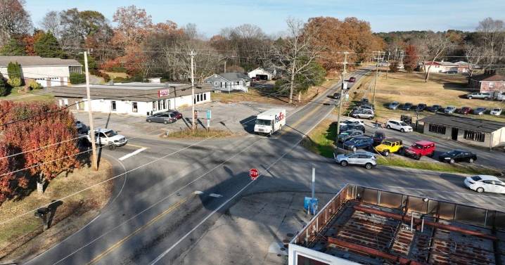 Community giving mixed signals about new traffic light going up in Ringgold