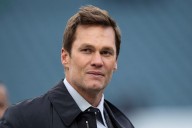 Tom Brady, a los 48 años, dice que aún puede jugar, aunque descarta regresar a la NFL